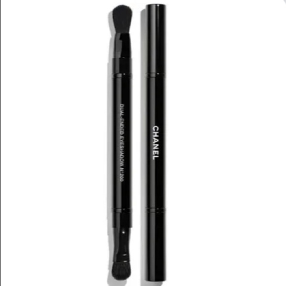 Chanel RETRACTABLE eyeshadow brush N°200